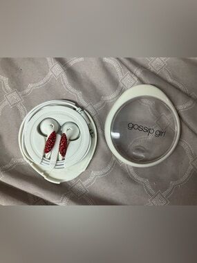 Gossip Girl White Earbuds with Red Crystal Accents